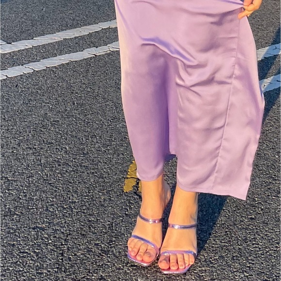 Heeled sandals in lilac/lavender. - Picture 2 of 3